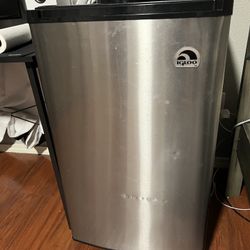 Igloo Mini Fridge 