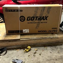 GoTrax - Z4 PRO Foldable Ebike w/ up to 40mi Max Operating Range and 28 mph Max Speed - Black