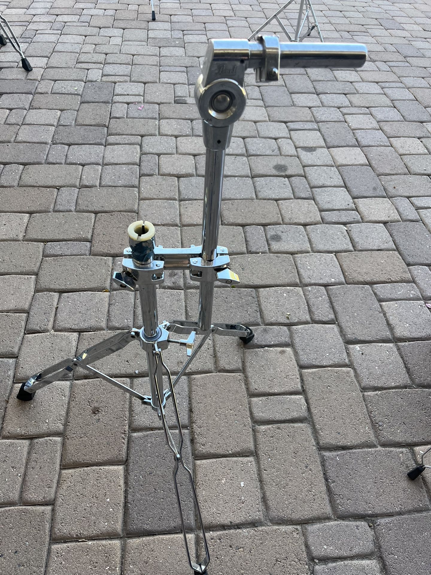 Pearl Tom Holder