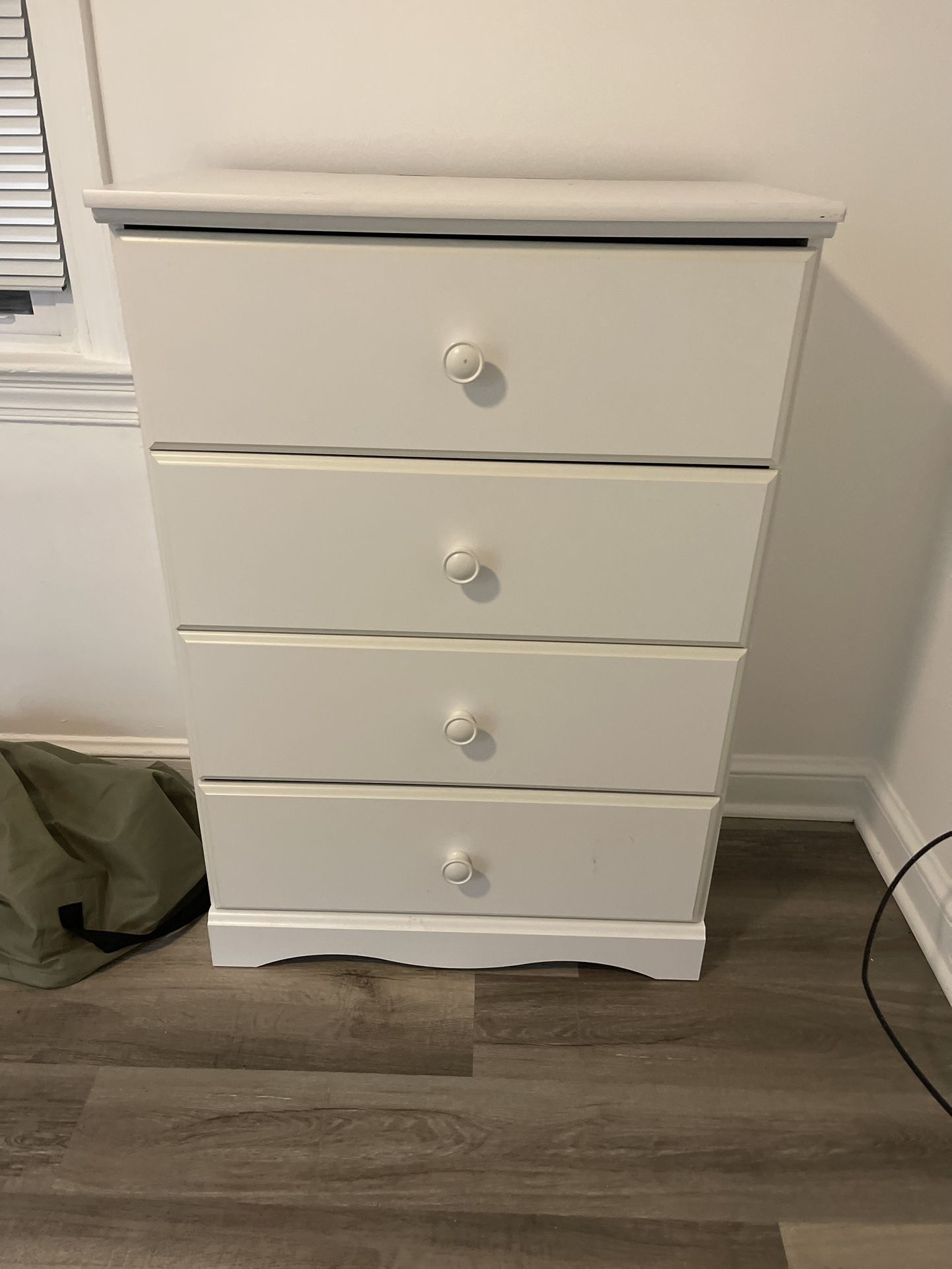 White dresser, 2 nightstands, vanity