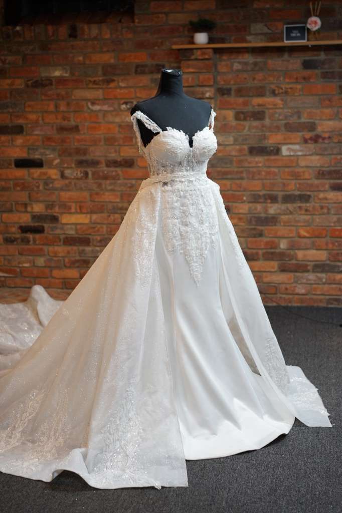 ✨ Dreamy Lace Wedding Dress