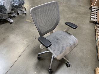 Nightingale mesh ergo task chair