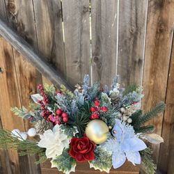 Christmas Table Arrangement 