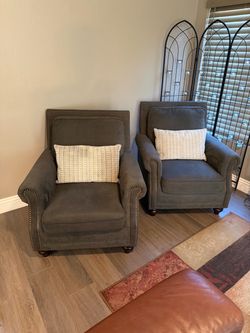 Like New Sitting Chairs