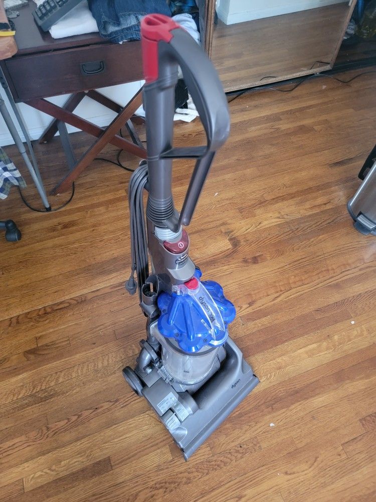 Vacuum Cleaner (DYSON)