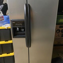 Refrigerator 