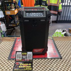 Milwaukee M12 12-Volt Lithium-Ion Cordless Bluetooth/AM/FM Jobsite Radio 