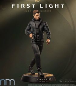 Muckle mannequins 007 First Light James Bond statue