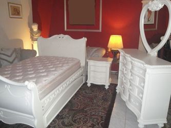 Disney Princess 5 PC bedroom set (full bed/trundle) in IMMACULATE CONDITION, LIKE NEW 💯  Delivery available