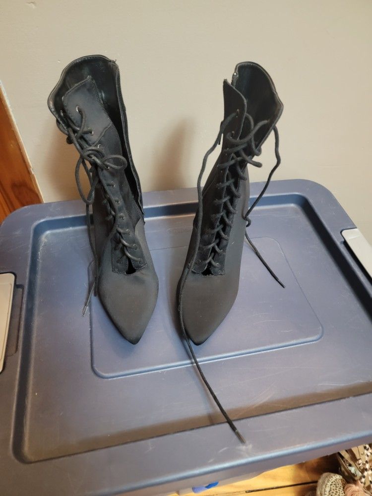 Olivia Ingram Black Lace Up Boots Womens size 8.5