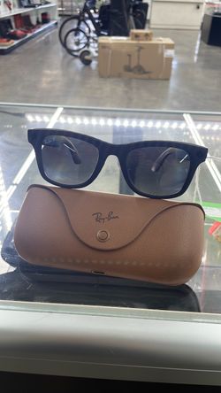 Ray-Ban Meta Smart Glasses with Case