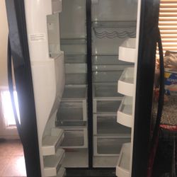 Whirlpool gold Fridge **Works Great 