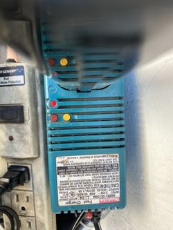 Makita Charger and Battery 