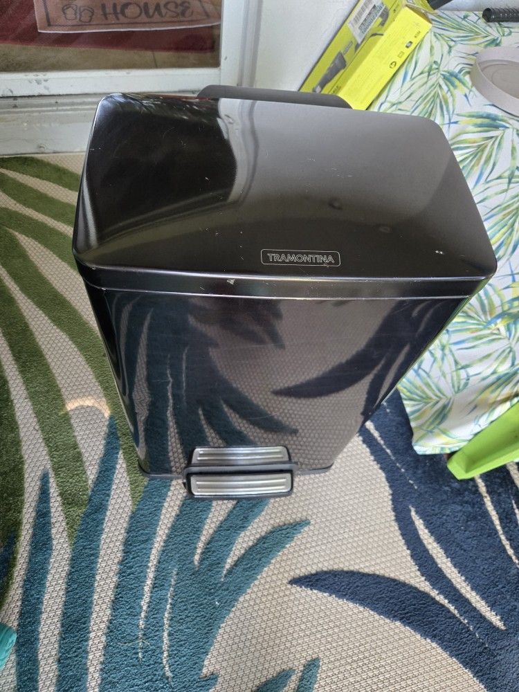 Tramontina 13 gallon Step trashcan