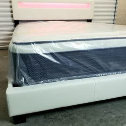 NEW QUEEN PILLOW TOP MATTRESS and BOX SPRING. Bed frame not included 👍