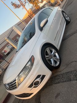 Volkswagen CC White Sedan