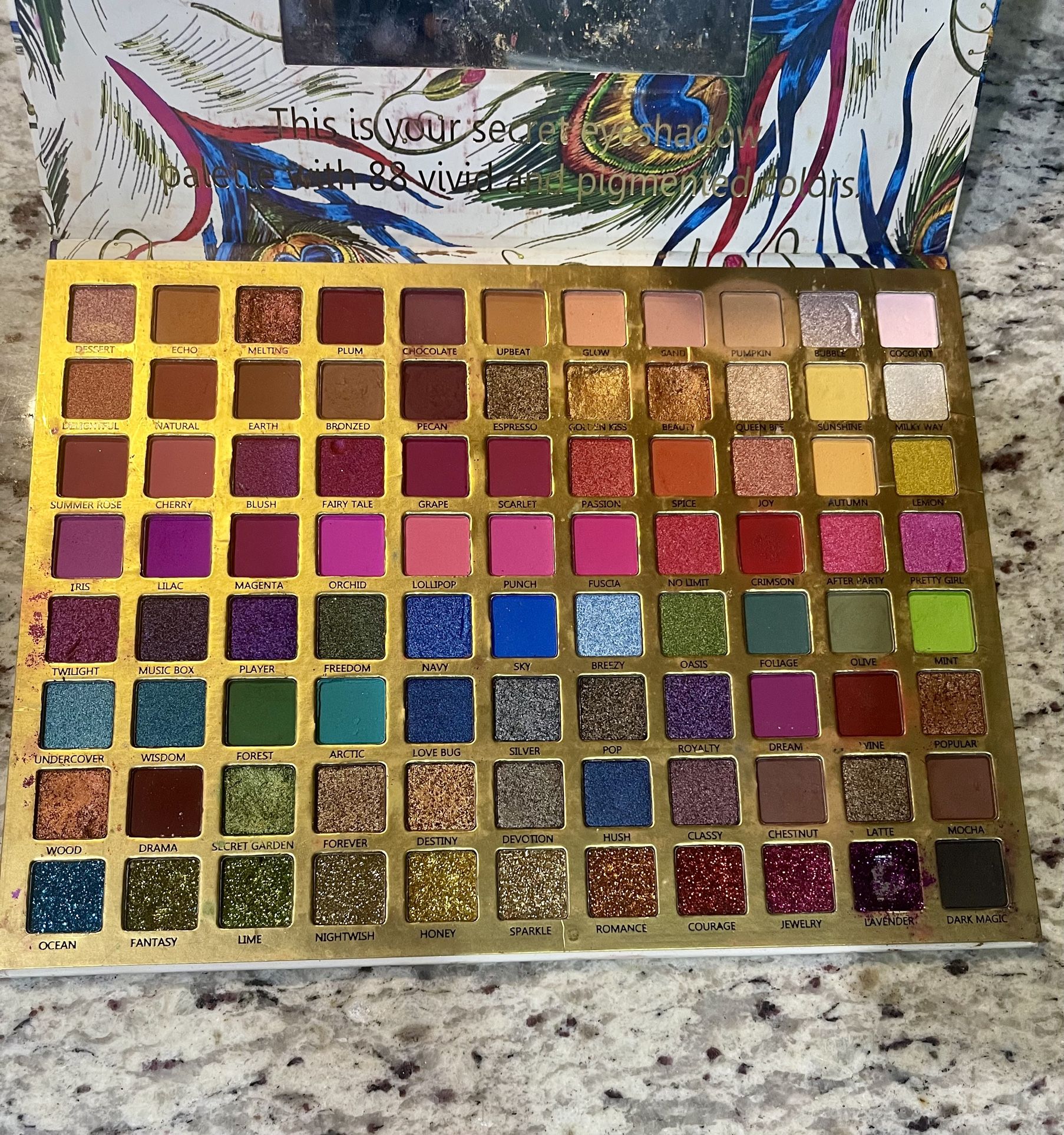 Qing exotic pop eye shadow Palette