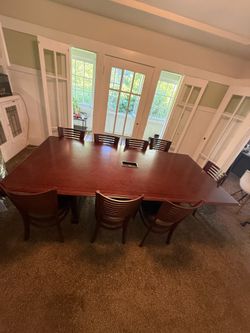 Table with 8 chairs