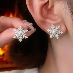1 Pair Personalized Elegant Luxurious Snowflake Glass Inlaid Christmas Stylish Earrings for Women