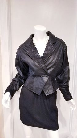 WILSONS 5097 LEATHER WOMAN TOOLED FLORAL JACKET SIZE M EXCELLENT CONDITION