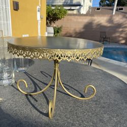 Gold cake stand