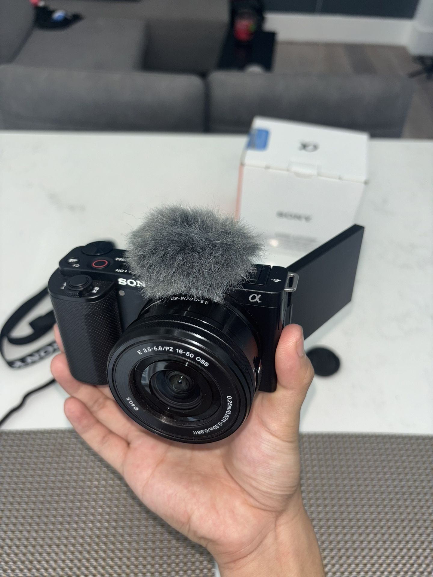SONY ZV-E10 (MAKE AN OFFER)