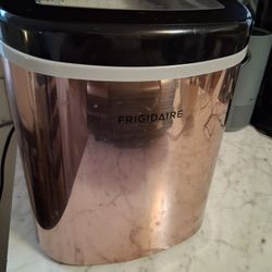Frigidaire Counter Top Ice Maker 