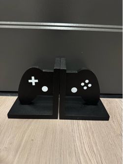 Black Video Game Controller Bookends – Gamer Room Decor