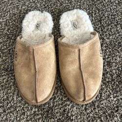 Men’s UGGs size 9 use one time almost new