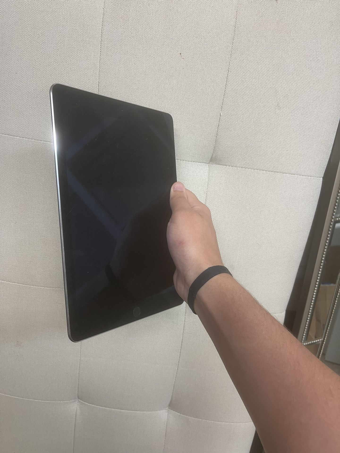 2017 iPad Stuck On Find My