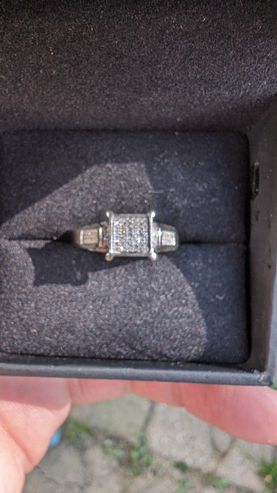 Women's Diamond Ring $300 FIRM 