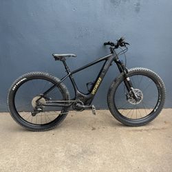 Specialized E MTB Levo electric hard tail mountain bike new battery rock shox seat dropper  M medium