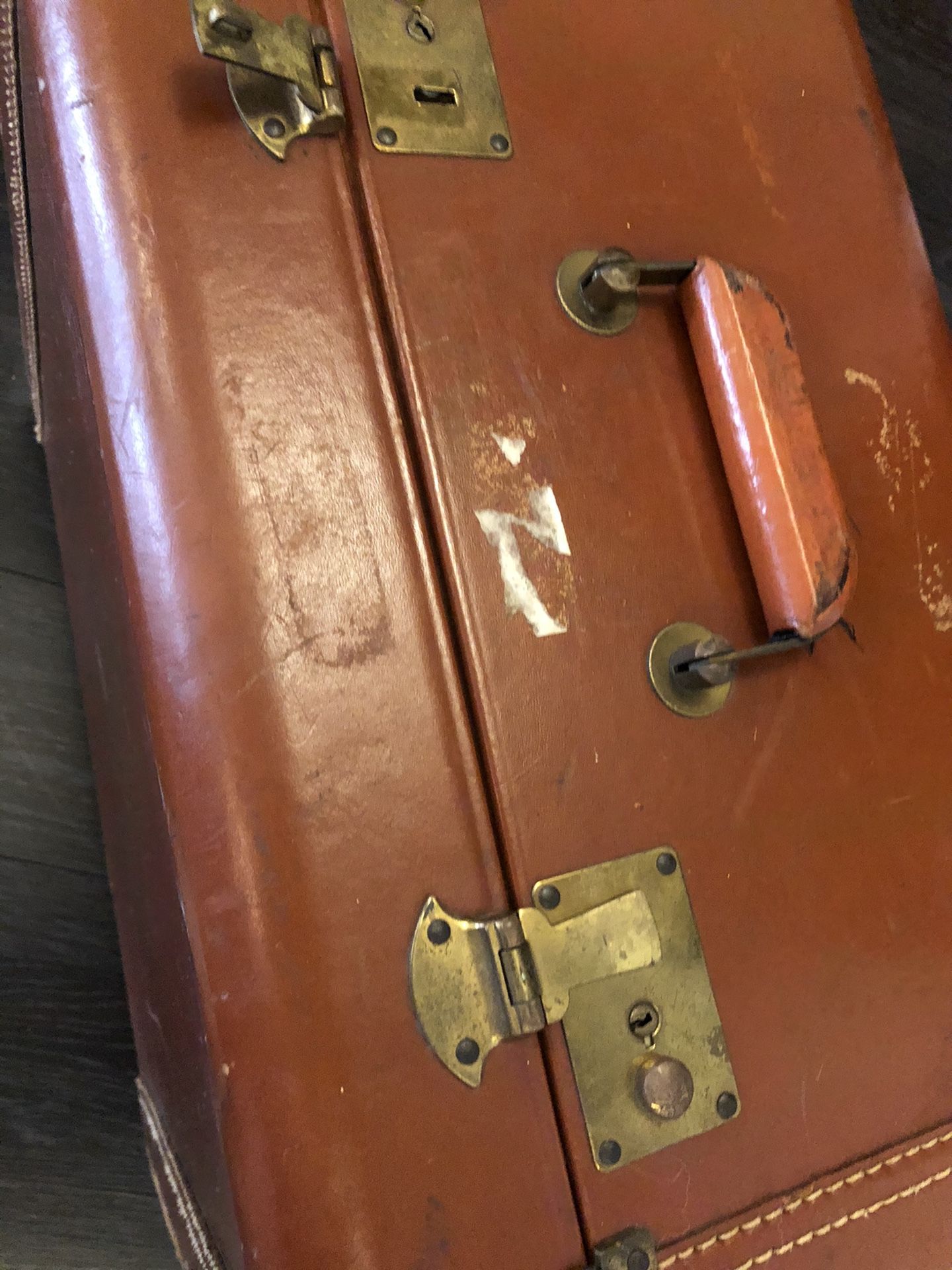 Antique vintage leather luggage original and very old ,down town miami area 33128 , $50 , 18x10x18in Collectibles & Art