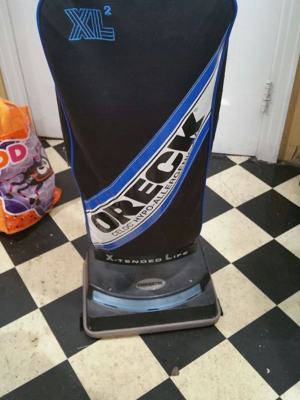 ORECK XL2 ULTRA PLUS CELOC HYPO ALLERGENIC VACUUM CLEANER 2 Speed LIKE NEW WITH MANUAL, EXTRA BAGS