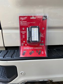 📌Milwaukee M18 18-Volt Lithium-Ion Cordless 1000 Lumens ROVER Compact Folding Flood Light with USB Charging. 👉PRECIO FIRME NO MENOS👉$80