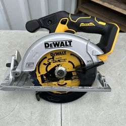 DEWALT 20V MAX Cordless Brushless 6-1/2 in. Sidewinder Style Circular Saw USED $125