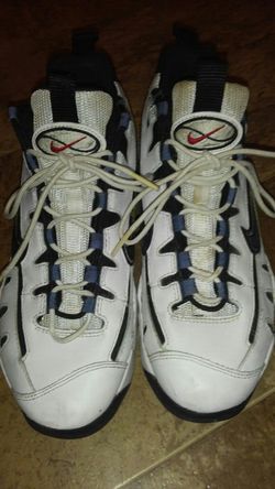 Nike shoes size 5y hurry now for the low