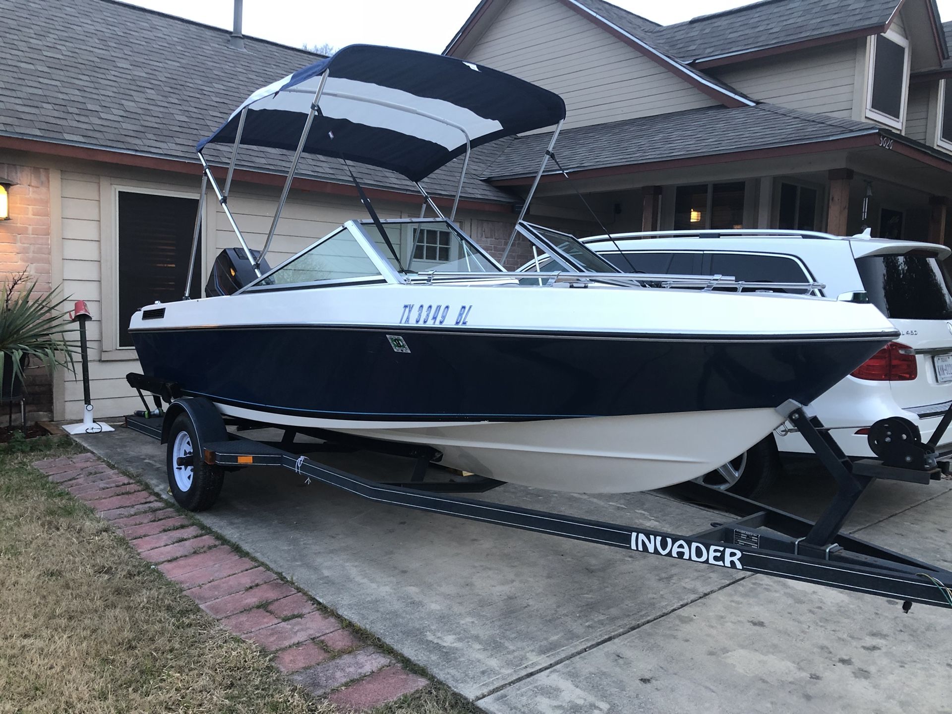 1988 Invader Boat 16’ bowrider 85hp outboard
