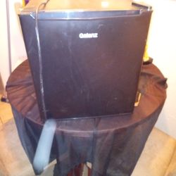 Galanz Mini Refrigerator 
