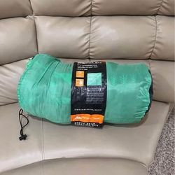 OZARK-Trail Youth Sleeping Bag in excellent