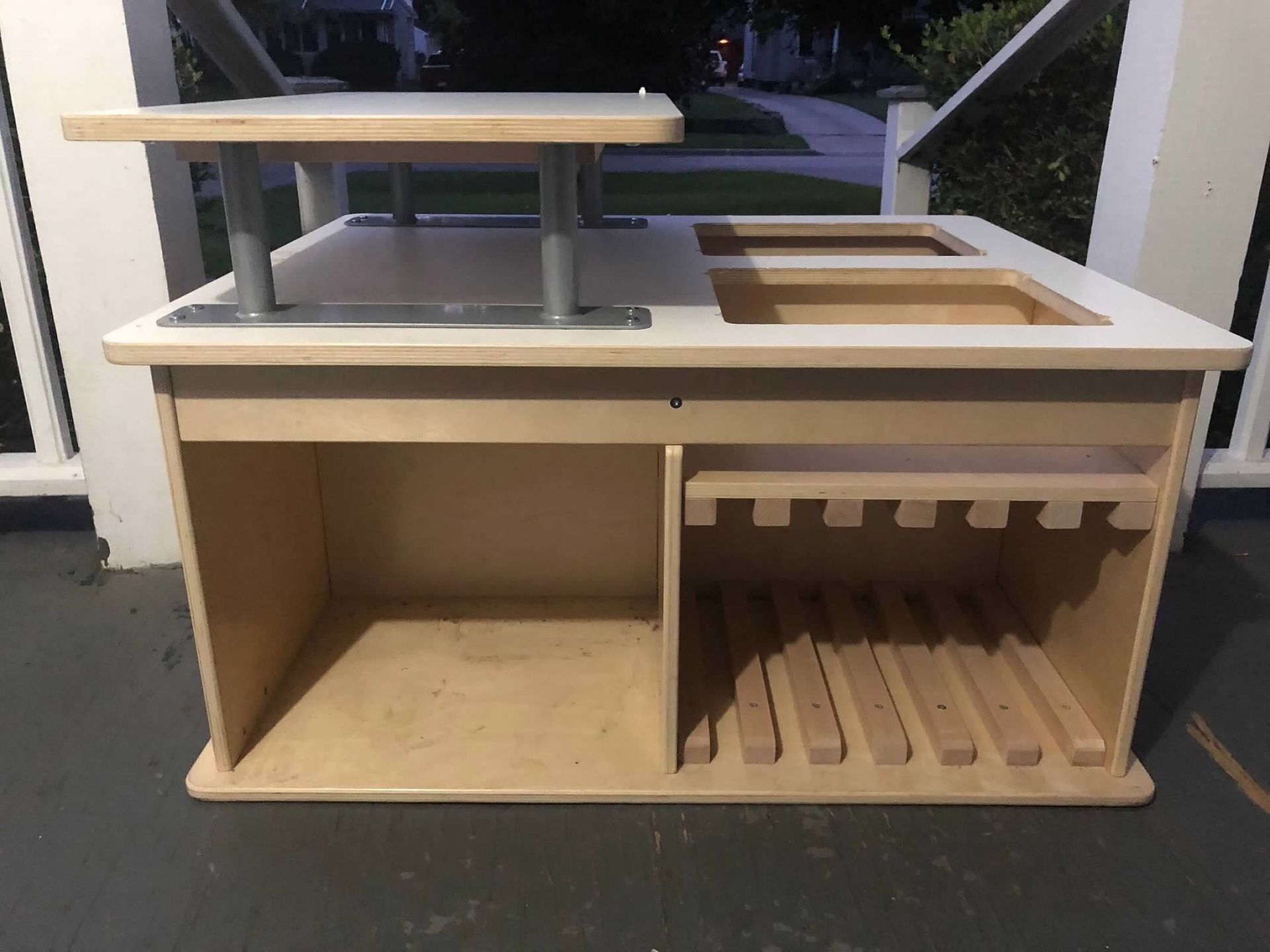 Ki Science Center Wood Workstation