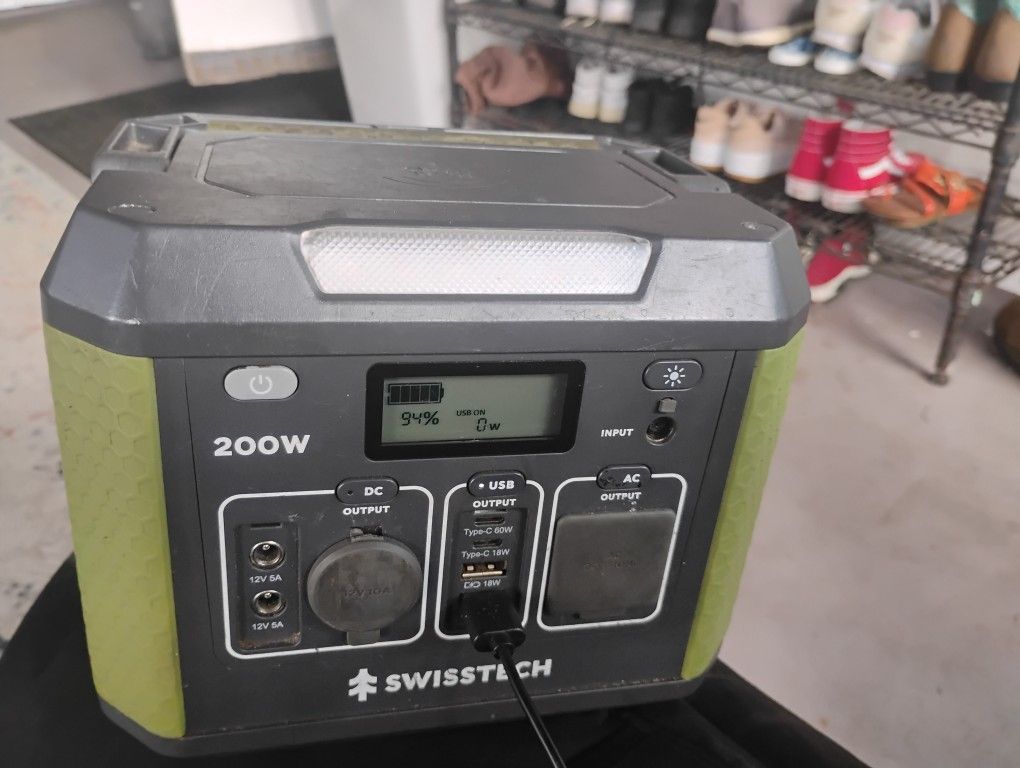 Swiss Tech 200w Portable Charger