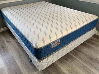 Queen size supreme orthopedic mattress and Boxspring