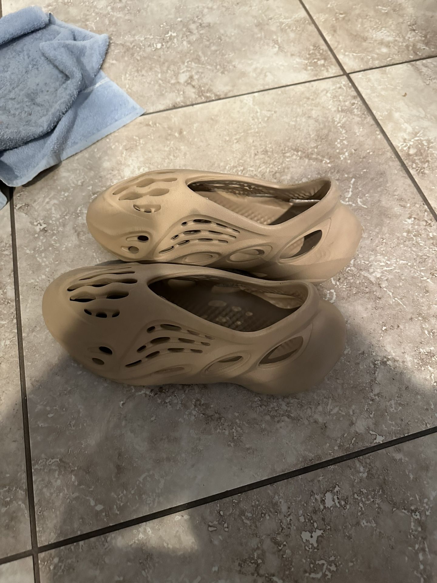 Yeezy Foam Runner Size 43 Lw Batch