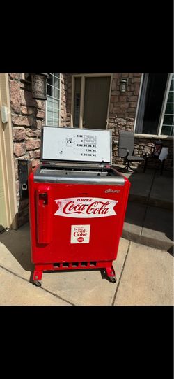 Vintage Coke mashine