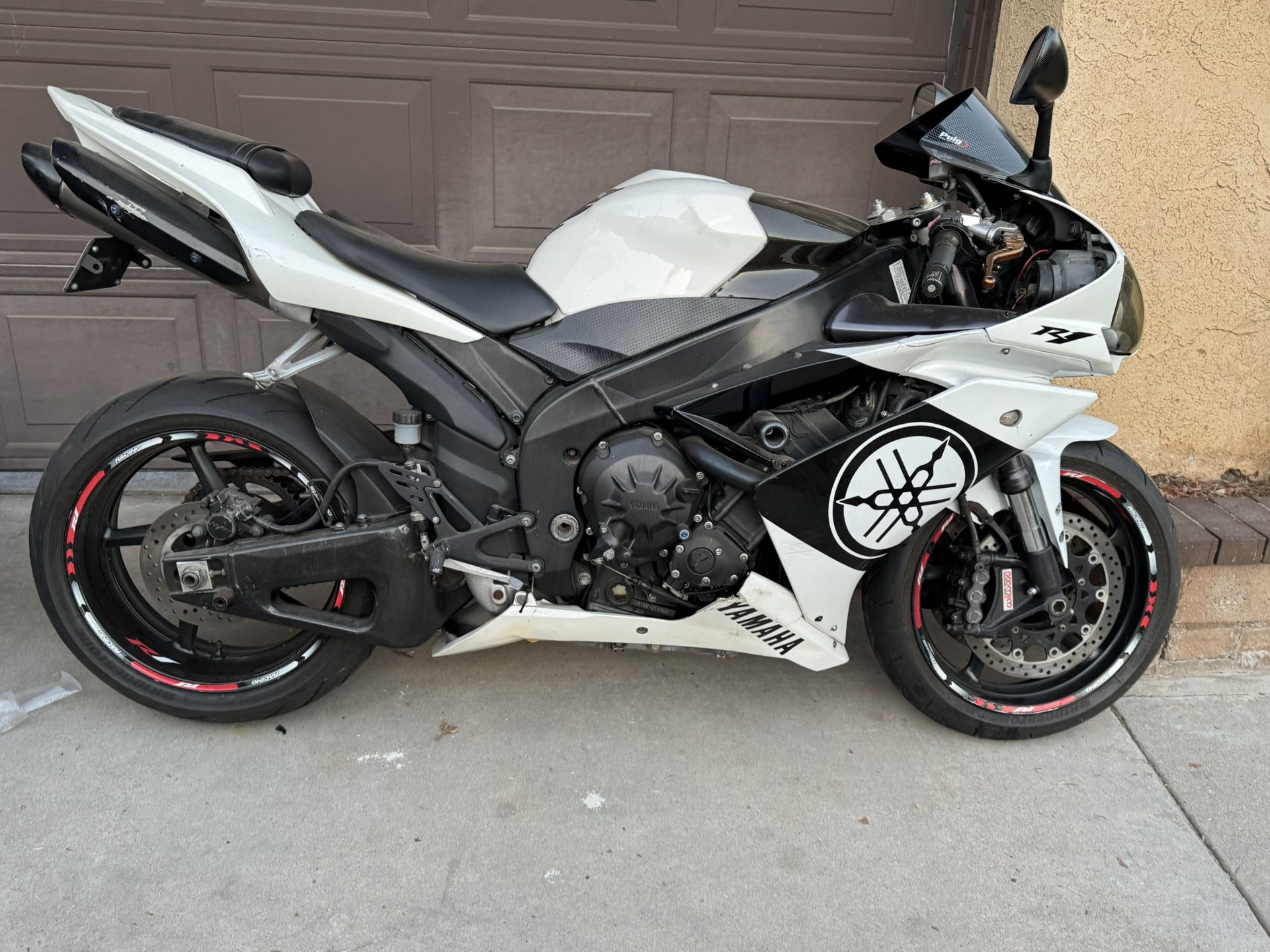 2005 R1