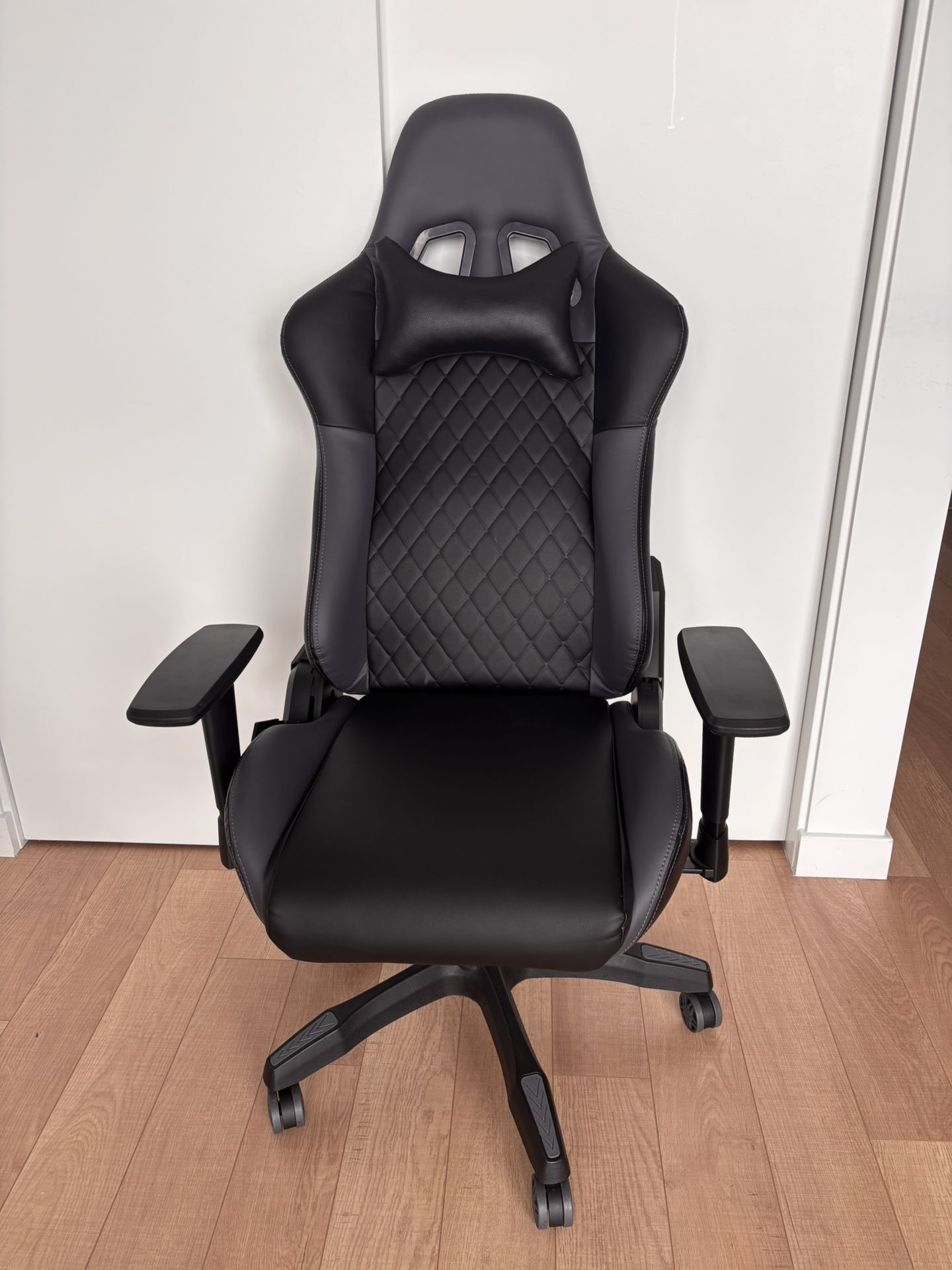 Studio Chair / Gaming Chair 