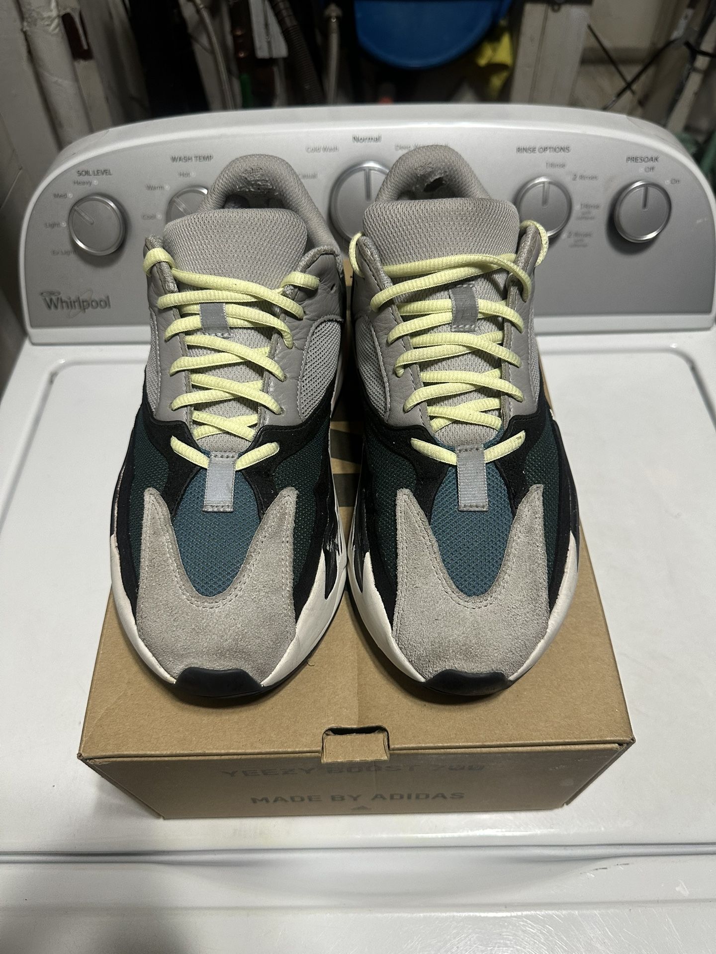 Yeezy 700 OG Waverunner Size 9.5