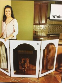 Dogs freestanding gate new very nice