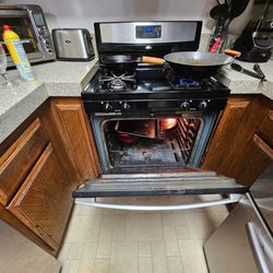 Whirlpool Stove Top And Oven With Storage